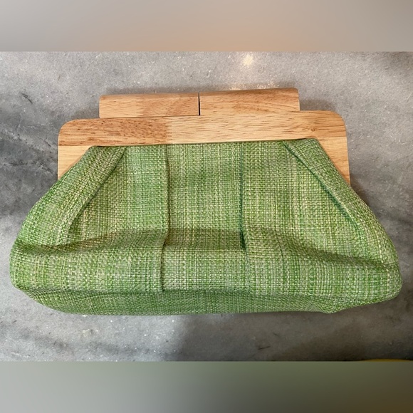Francesca’s Florence Pleated Wood Frame Clutch Interior Pocket - Picture 4 of 12